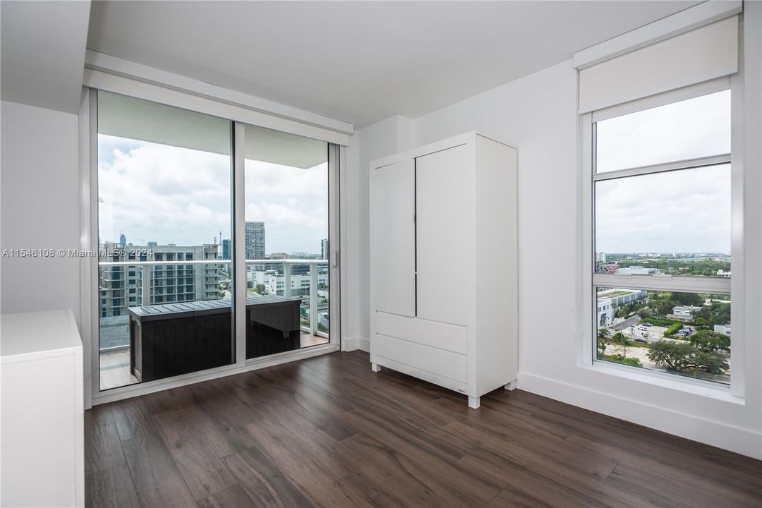 Recently Rented: $3,950 (2 beds, 2 baths, 1060 Square Feet)