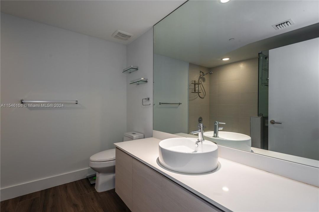 Recently Rented: $3,950 (2 beds, 2 baths, 1060 Square Feet)