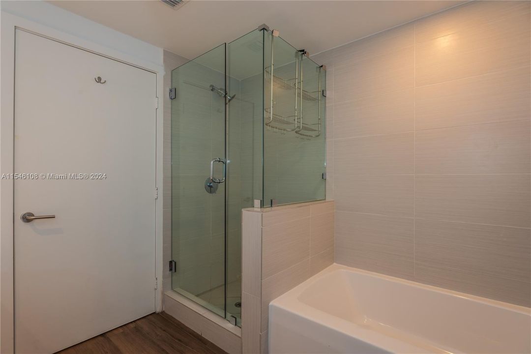 Recently Rented: $3,950 (2 beds, 2 baths, 1060 Square Feet)