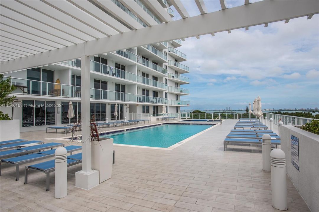 Recently Rented: $3,950 (2 beds, 2 baths, 1060 Square Feet)