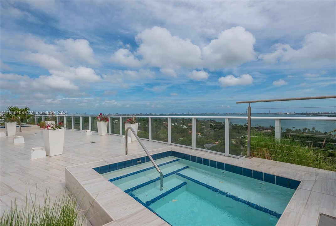 Recently Rented: $3,950 (2 beds, 2 baths, 1060 Square Feet)