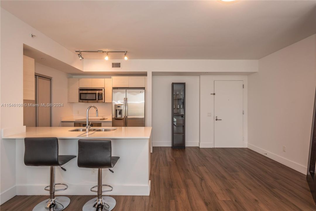 Recently Rented: $3,950 (2 beds, 2 baths, 1060 Square Feet)