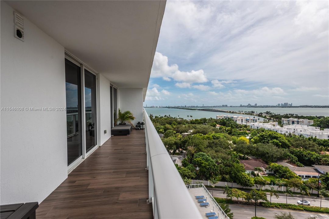 Recently Rented: $3,950 (2 beds, 2 baths, 1060 Square Feet)