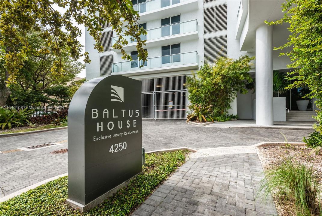 Recently Rented: $3,950 (2 beds, 2 baths, 1060 Square Feet)