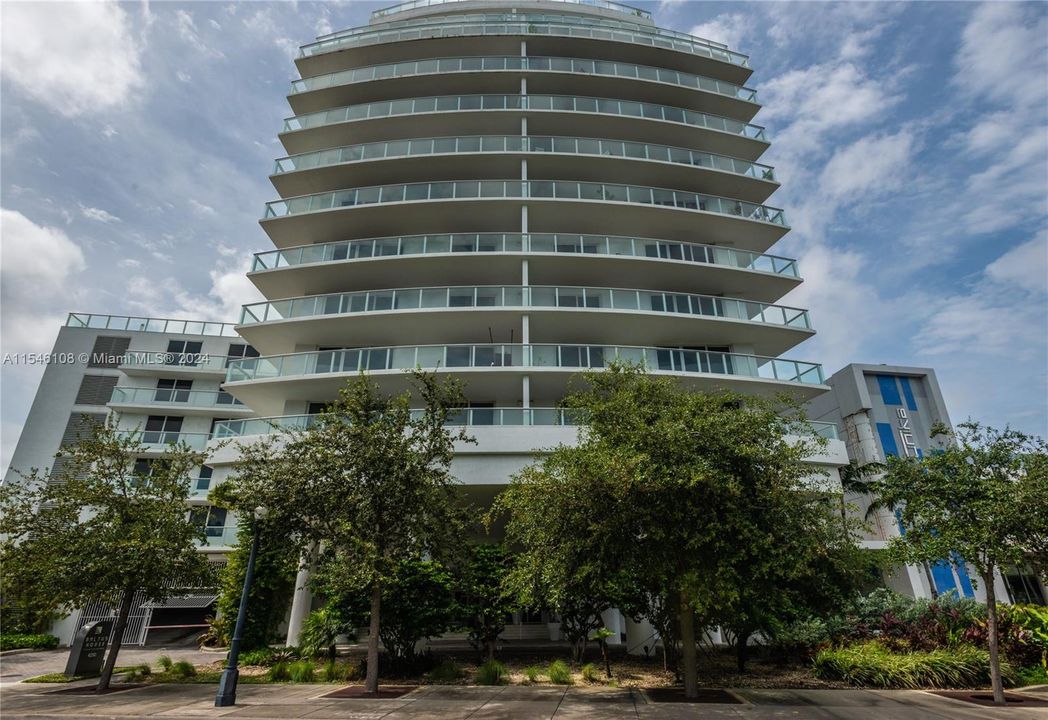 Recently Rented: $3,950 (2 beds, 2 baths, 1060 Square Feet)