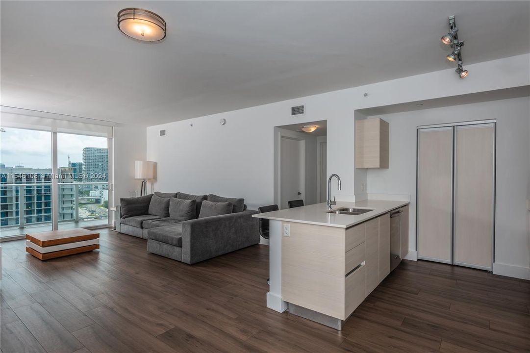 Recently Rented: $3,950 (2 beds, 2 baths, 1060 Square Feet)