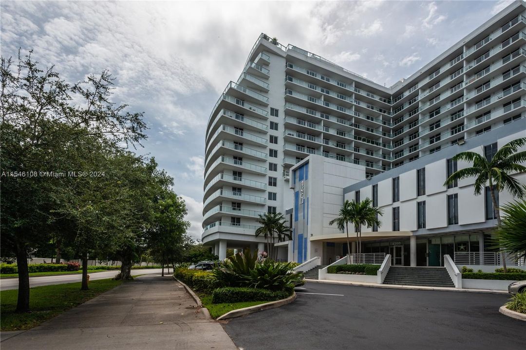 Recently Rented: $3,950 (2 beds, 2 baths, 1060 Square Feet)