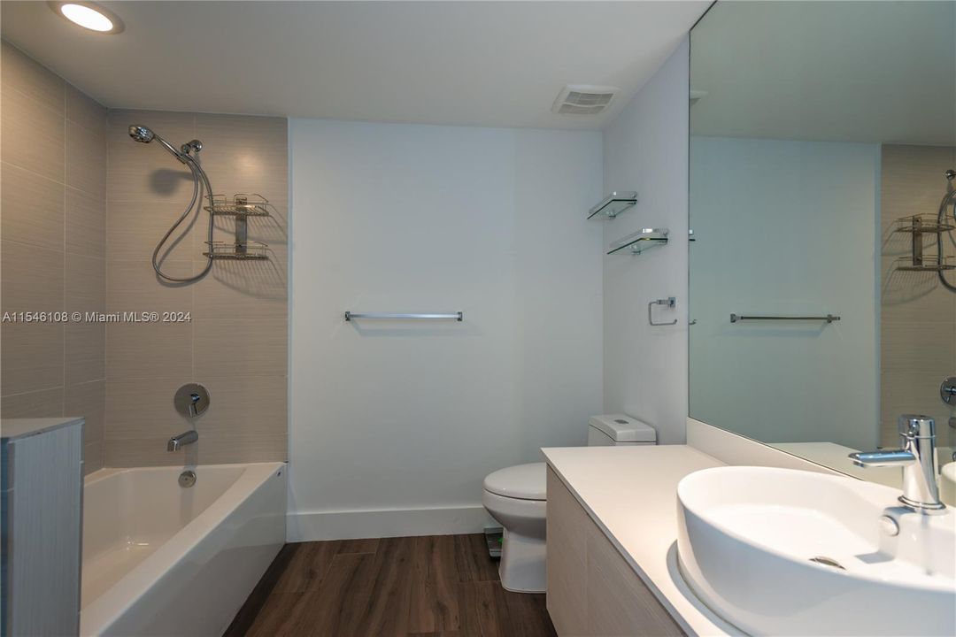 Recently Rented: $3,950 (2 beds, 2 baths, 1060 Square Feet)