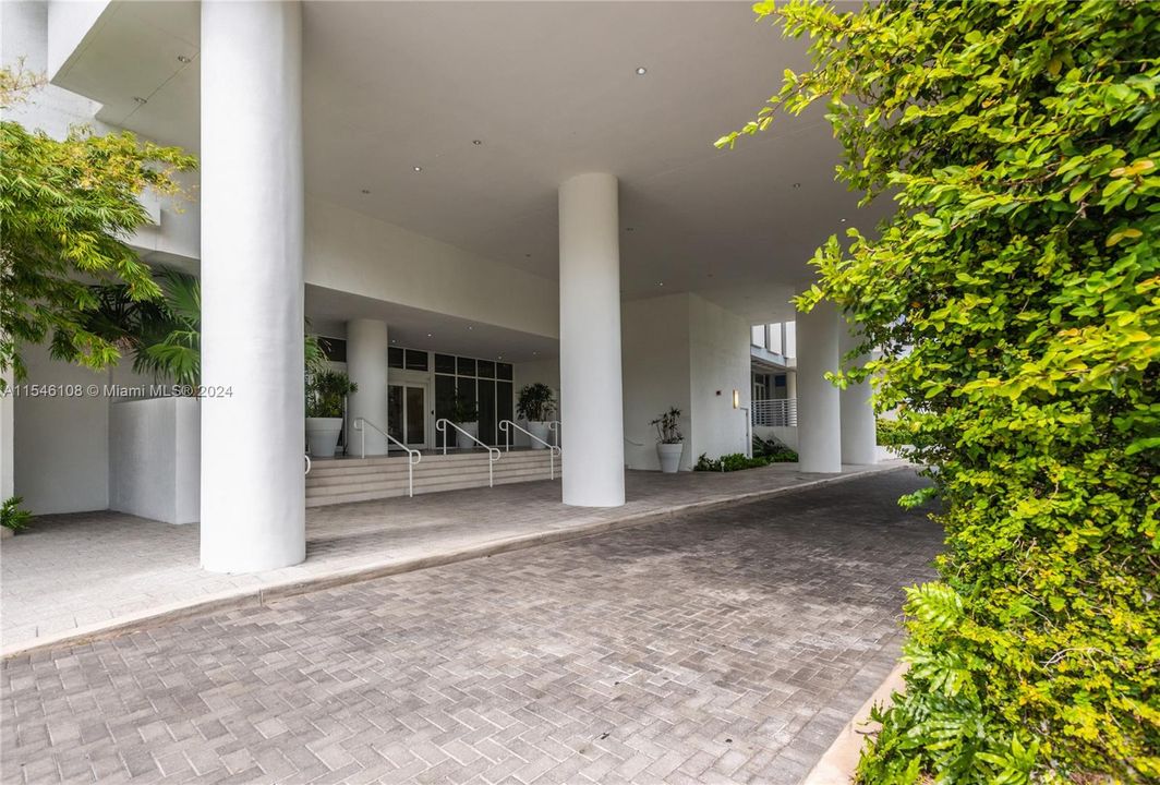 Recently Rented: $3,950 (2 beds, 2 baths, 1060 Square Feet)