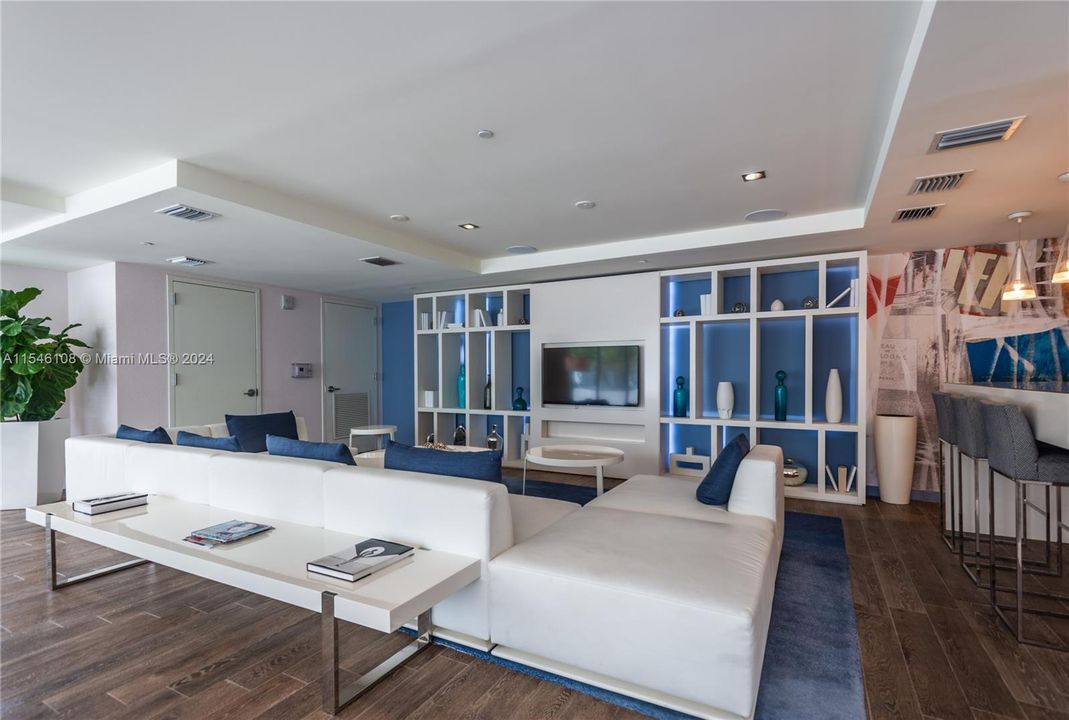 Recently Rented: $3,950 (2 beds, 2 baths, 1060 Square Feet)