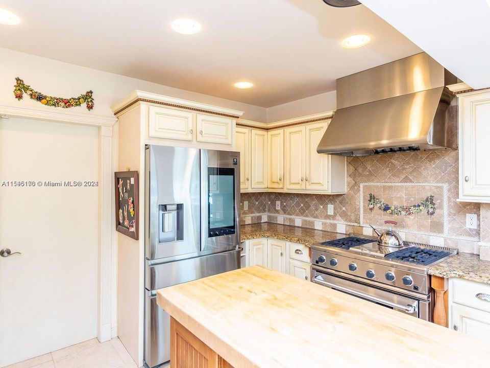 For Sale: $2,940,000 (4 beds, 2 baths, 2334 Square Feet)
