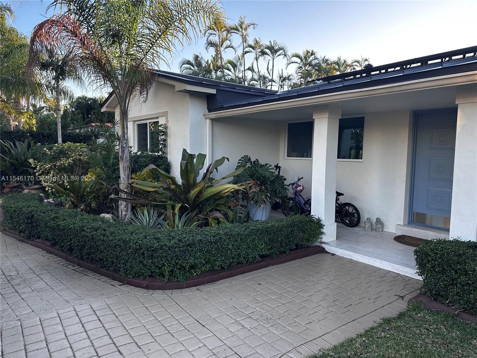 For Sale: $2,940,000 (4 beds, 2 baths, 2334 Square Feet)