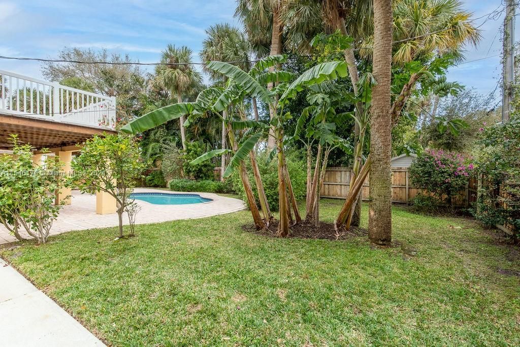 En Venta: $1,295,000 (4 camas, 3 baños, 2458 Pies cuadrados)