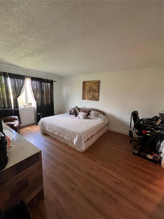 Recently Rented: $1,900 (2 beds, 1 baths, 1075 Square Feet)