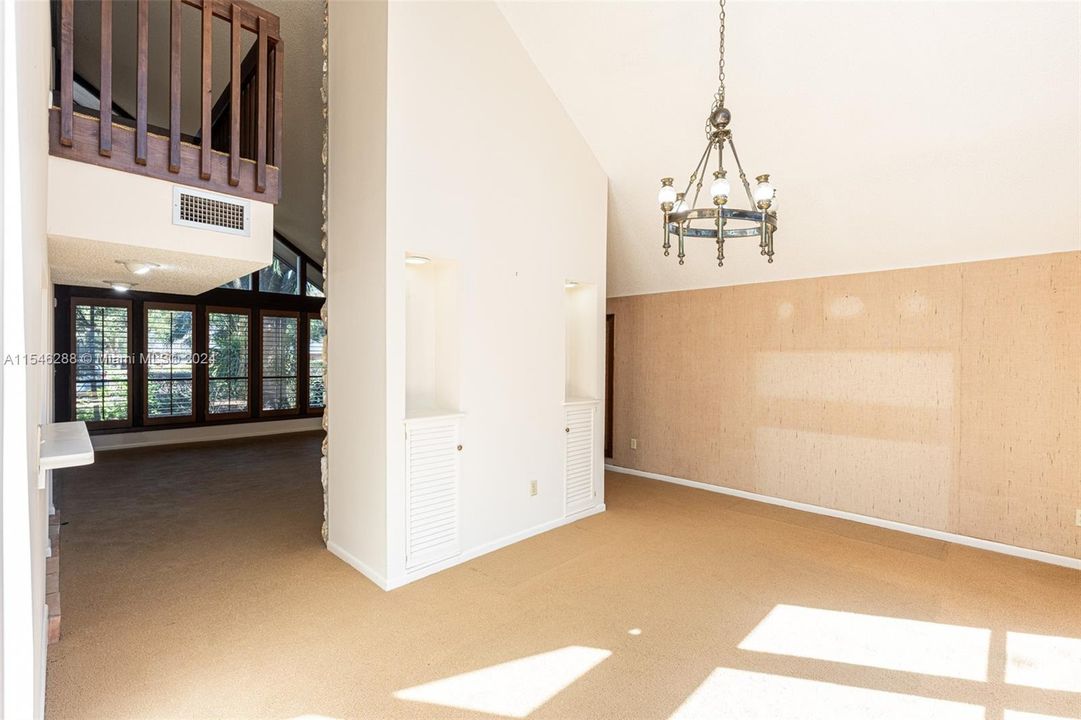 最近售出: $1,595,000 (5 贝兹, 3 浴室, 0 平方英尺)