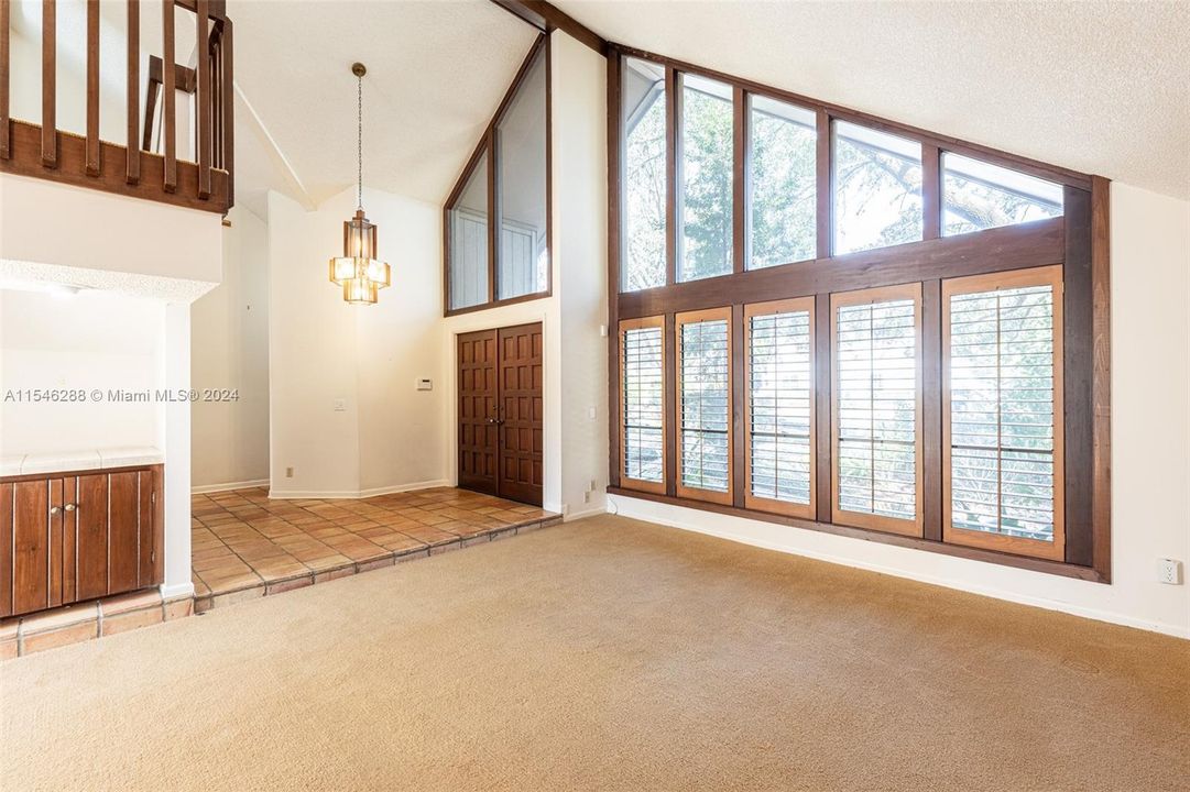 最近售出: $1,595,000 (5 贝兹, 3 浴室, 0 平方英尺)