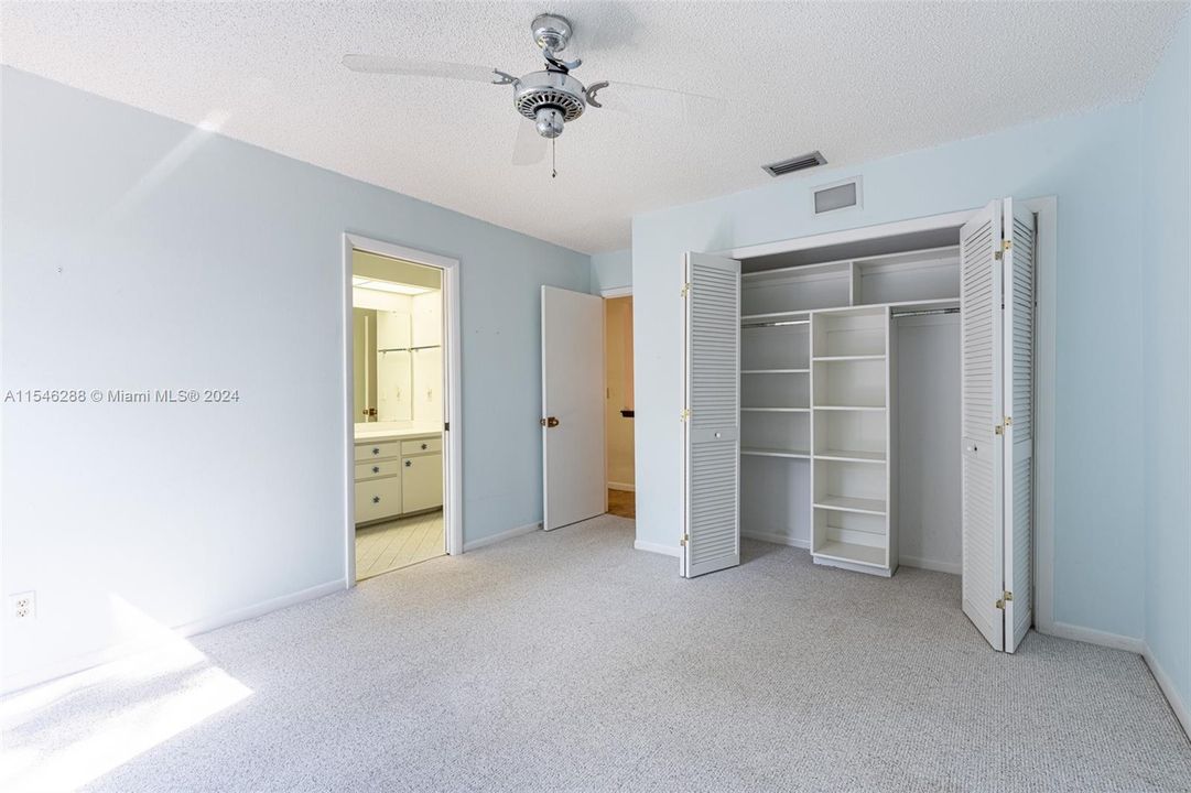 最近售出: $1,595,000 (5 贝兹, 3 浴室, 0 平方英尺)