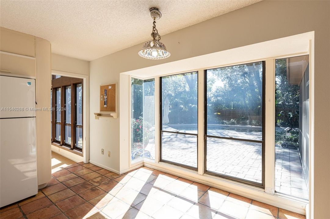 最近售出: $1,595,000 (5 贝兹, 3 浴室, 0 平方英尺)