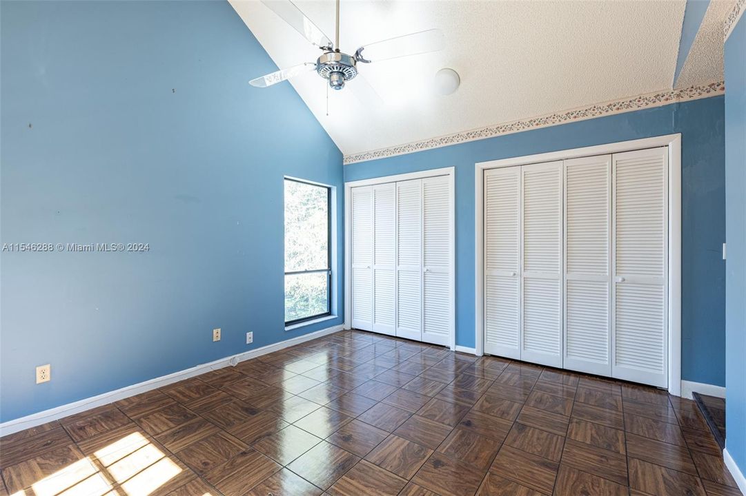 最近售出: $1,595,000 (5 贝兹, 3 浴室, 0 平方英尺)