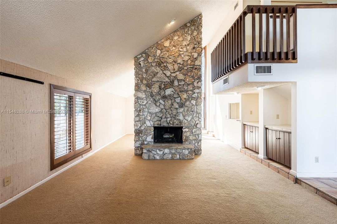 最近售出: $1,595,000 (5 贝兹, 3 浴室, 0 平方英尺)