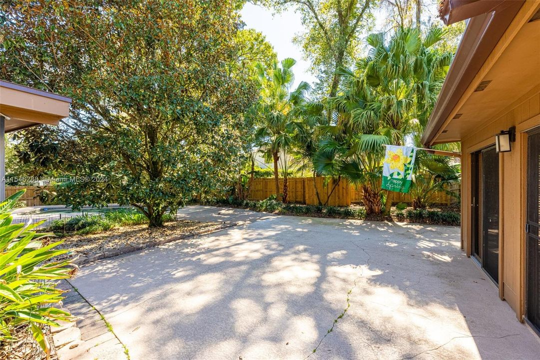 最近售出: $1,595,000 (5 贝兹, 3 浴室, 0 平方英尺)