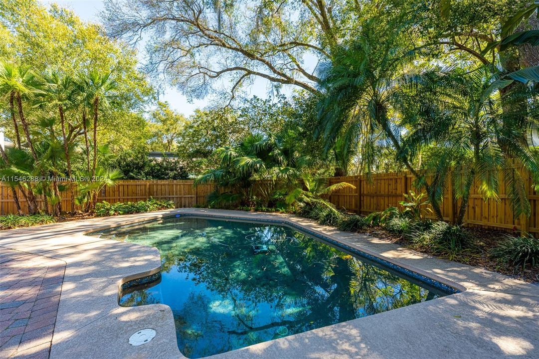 最近售出: $1,595,000 (5 贝兹, 3 浴室, 0 平方英尺)