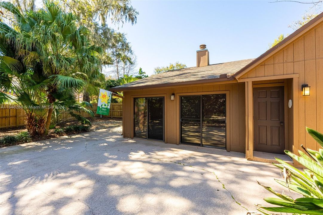 最近售出: $1,595,000 (5 贝兹, 3 浴室, 0 平方英尺)