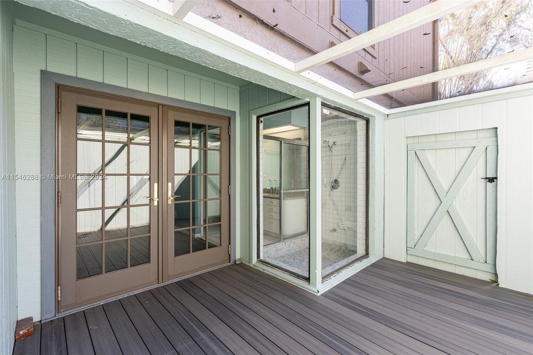 最近售出: $1,595,000 (5 贝兹, 3 浴室, 0 平方英尺)