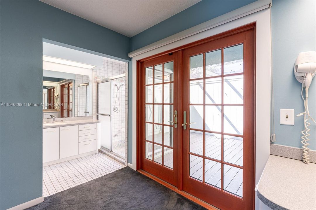 最近售出: $1,595,000 (5 贝兹, 3 浴室, 0 平方英尺)