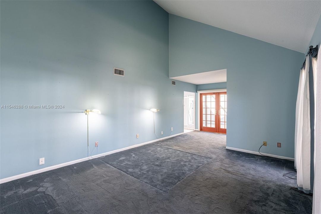 最近售出: $1,595,000 (5 贝兹, 3 浴室, 0 平方英尺)