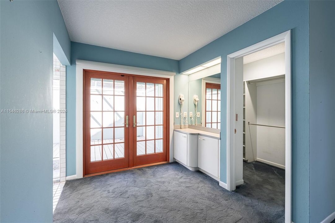 最近售出: $1,595,000 (5 贝兹, 3 浴室, 0 平方英尺)