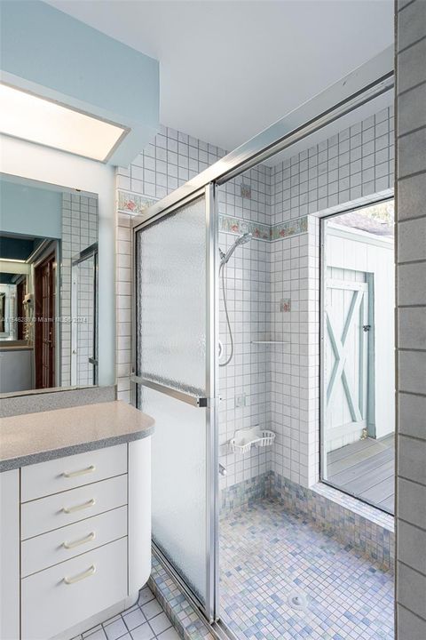 最近售出: $1,595,000 (5 贝兹, 3 浴室, 0 平方英尺)