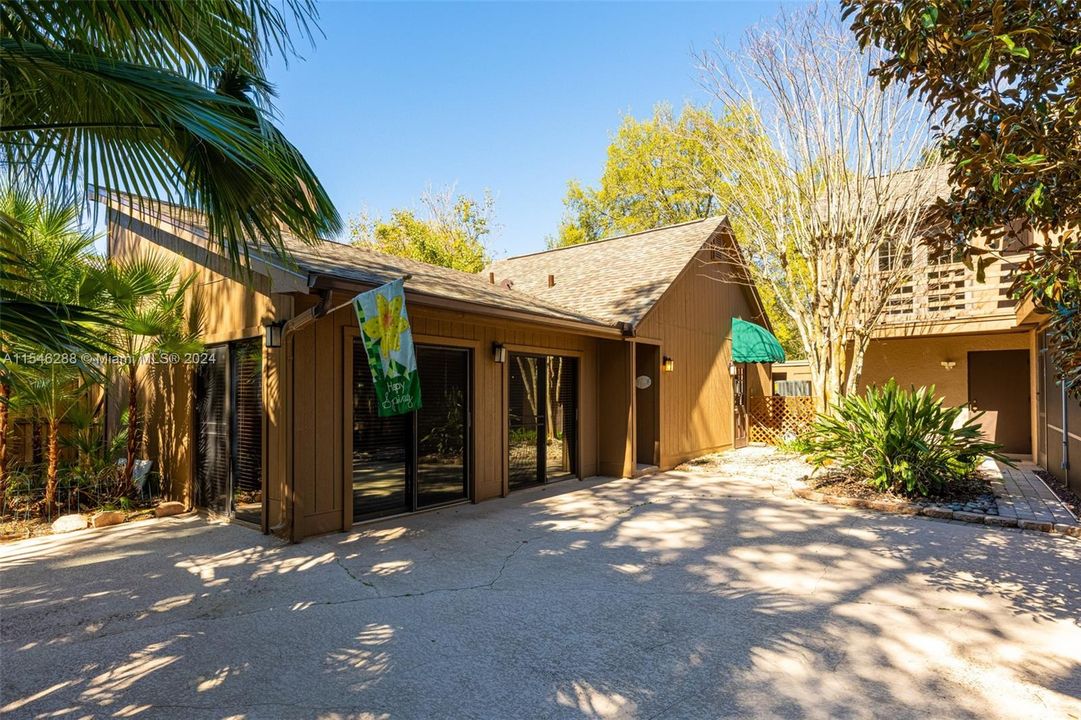 最近售出: $1,595,000 (5 贝兹, 3 浴室, 0 平方英尺)