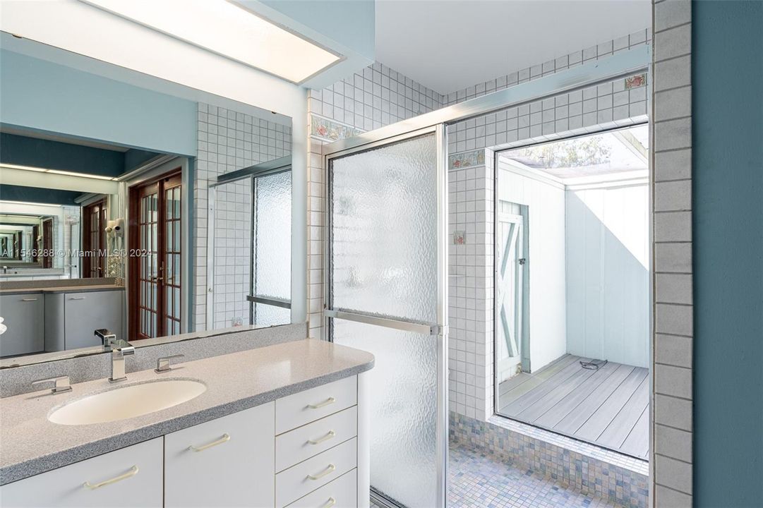 最近售出: $1,595,000 (5 贝兹, 3 浴室, 0 平方英尺)