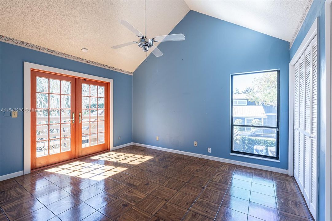 最近售出: $1,595,000 (5 贝兹, 3 浴室, 0 平方英尺)