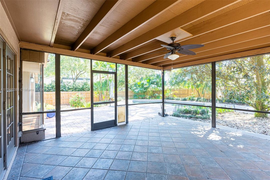 最近售出: $1,595,000 (5 贝兹, 3 浴室, 0 平方英尺)