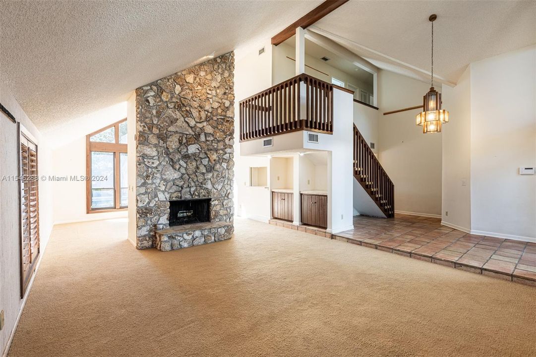 最近售出: $1,595,000 (5 贝兹, 3 浴室, 0 平方英尺)