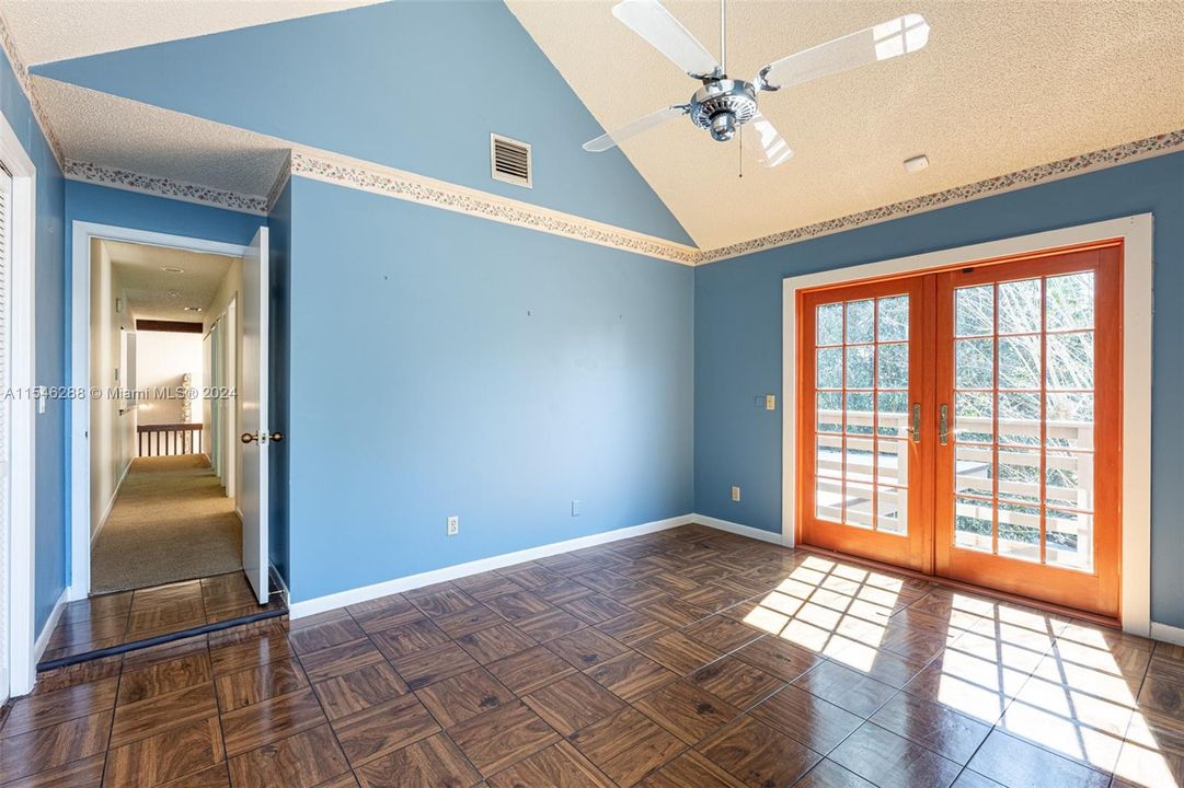 最近售出: $1,595,000 (5 贝兹, 3 浴室, 0 平方英尺)