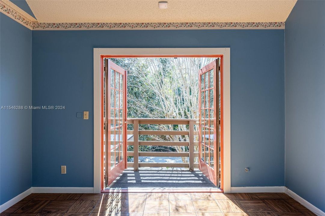 最近售出: $1,595,000 (5 贝兹, 3 浴室, 0 平方英尺)