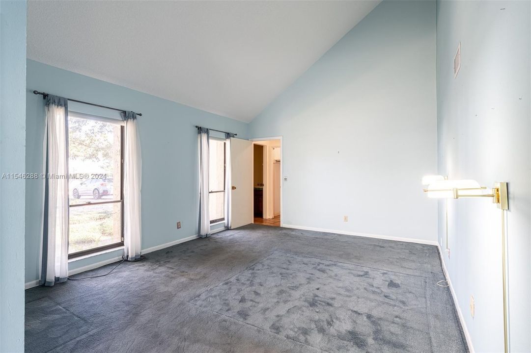 最近售出: $1,595,000 (5 贝兹, 3 浴室, 0 平方英尺)