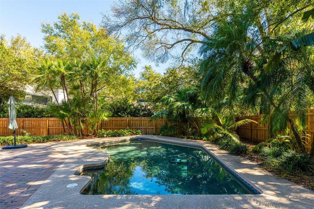 最近售出: $1,595,000 (5 贝兹, 3 浴室, 0 平方英尺)