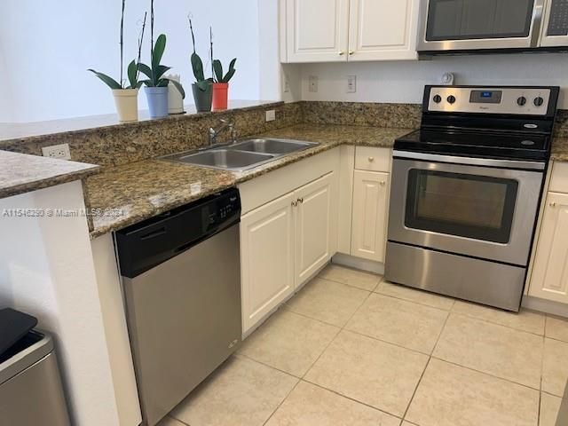 Recently Rented: $3,650 (3 beds, 2 baths, 2080 Square Feet)