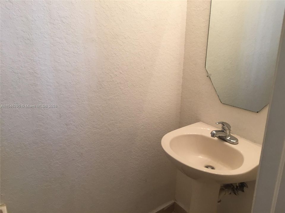 Recently Rented: $3,650 (3 beds, 2 baths, 2080 Square Feet)