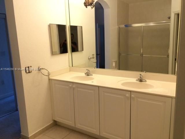 Recently Rented: $3,650 (3 beds, 2 baths, 2080 Square Feet)