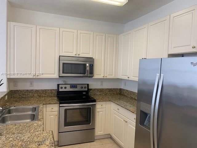 Recently Rented: $3,650 (3 beds, 2 baths, 2080 Square Feet)