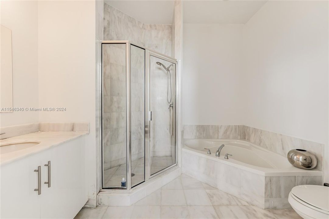 For Sale: $1,090,000 (2 beds, 2 baths, 1400 Square Feet)
