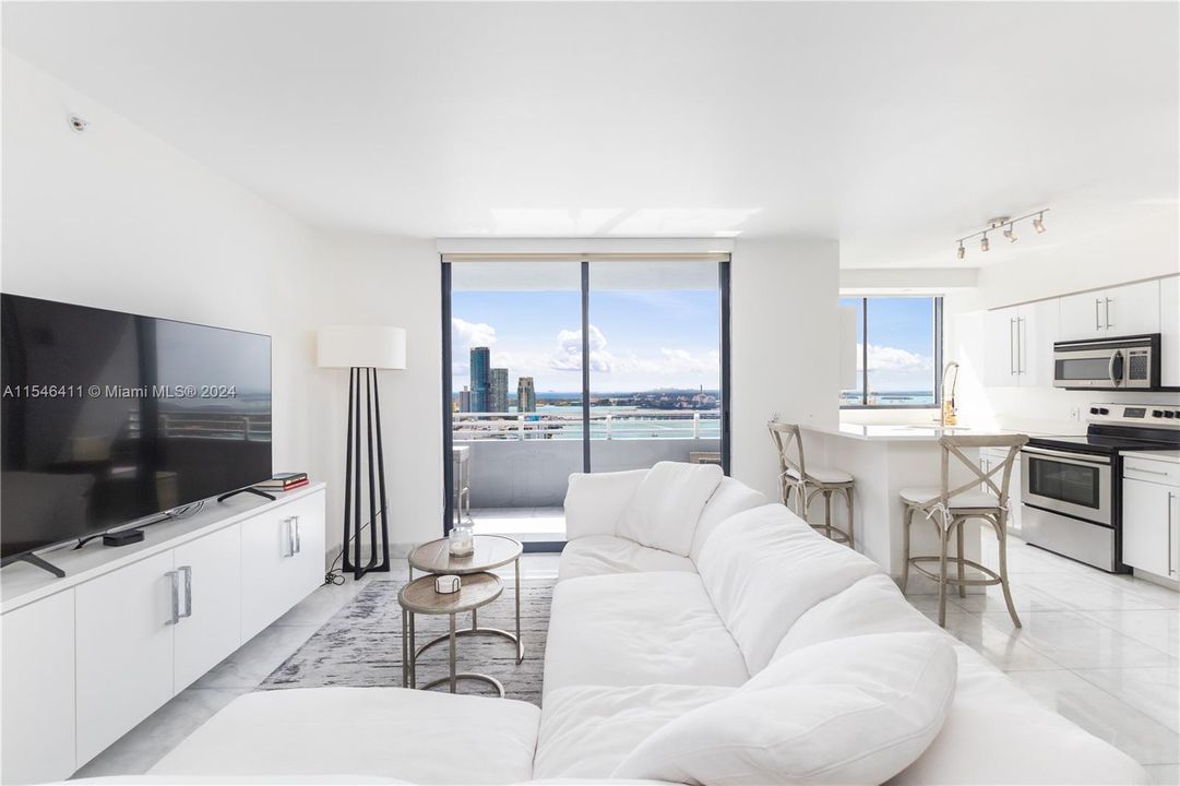 Recently Sold: $949,000 (2 beds, 2 baths, 1084 Square Feet)