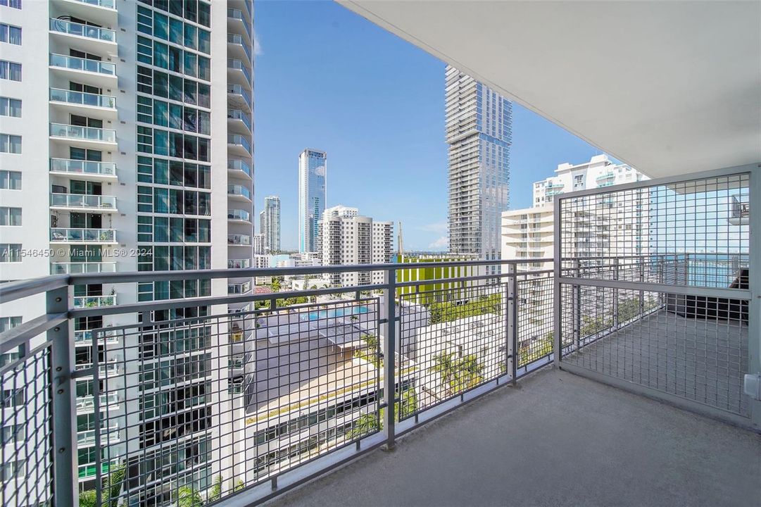 Active With Contract: $3,256 (1 beds, 1 baths, 830 Square Feet)