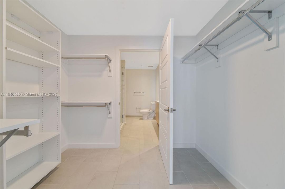 Active With Contract: $3,256 (1 beds, 1 baths, 830 Square Feet)