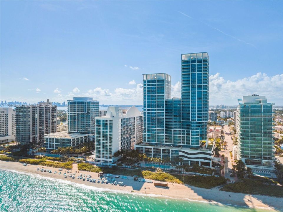 Recently Sold: $1,875,000 (2 beds, 2 baths, 1387 Square Feet)